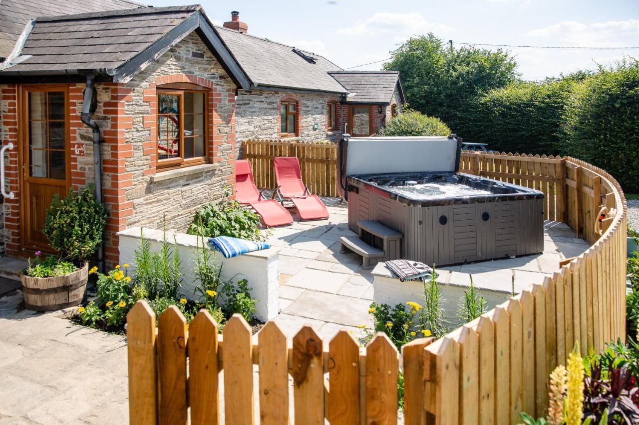Croft Farm & Celtic Cottages Cardigan Exteriör bild